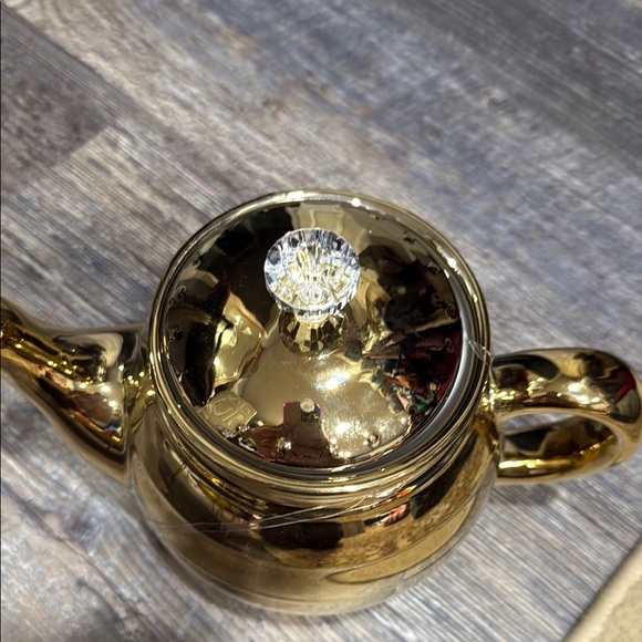 Elegant Gold Teapot with Crystal Knob - Picture 2 of 4
